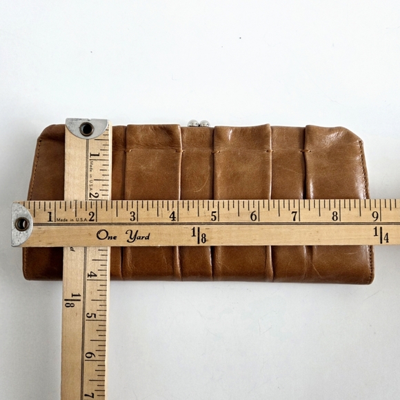 HOBO New Distressed Ruched Leather Tan/Brown Wallet Kisslock Clutch Phone Pocket - Picture 11 of 12